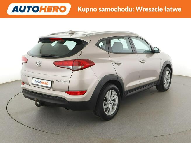 Hyundai Tucson navi klima auto grzane fotele kamera i czujniki parkowania hak