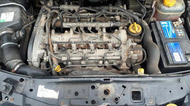 Syndyk sprzeda samochód osobowy Opel Zafira (Bordowy)