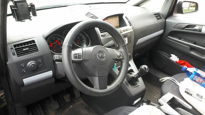 Syndyk sprzeda samochód osobowy Opel Zafira