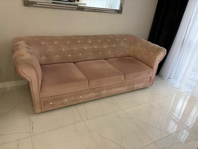 Kanapa typu chesterfield