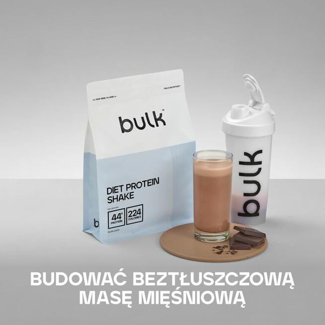 Stary zadbany byk pozna młodą łanię