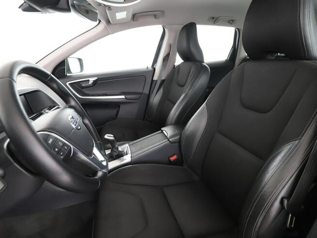 Volvo XC 60 bi-xenon klima auto czujniki parkowania navi