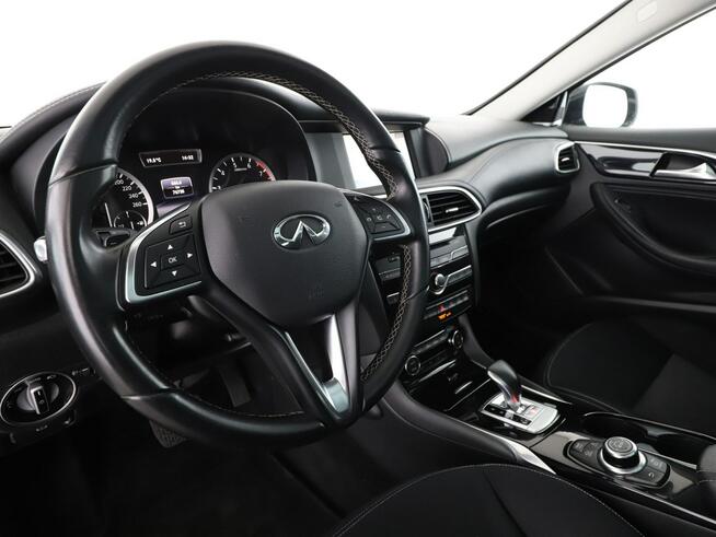 Infiniti QX30 4x4 automat navi klima auto grzane fotele kamera i czujniki parkowania
