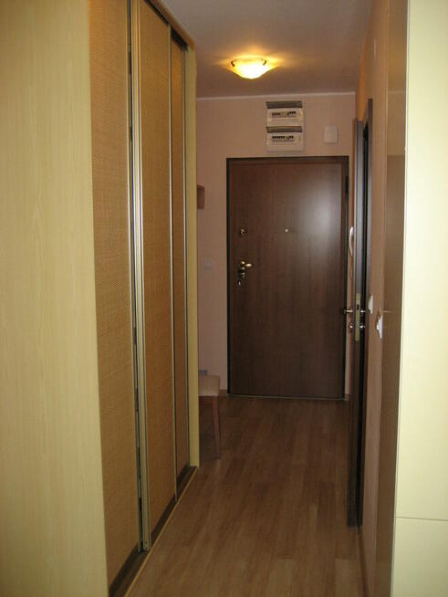 3 pokojowe z dużym balkonem (55,5m2, 2012r)