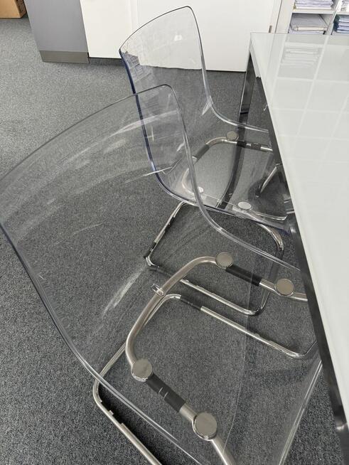 Nowoczesny stół szklany biały z 6 przezroczystymi krzesłami