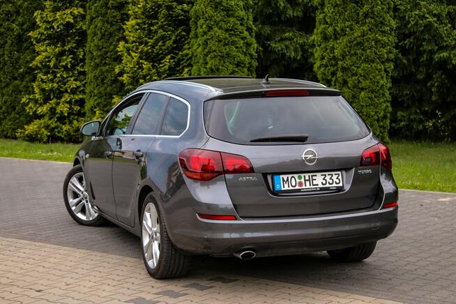 Opel Astra 180KM Szyberdach Bi-Ksenon Nawigacja Podgrzewana Kierownica Parktronik