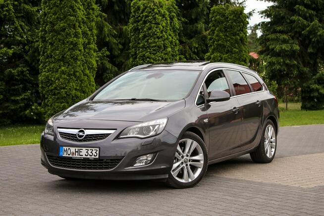 Opel Astra 180KM Szyberdach Bi-Ksenon Nawigacja Podgrzewana Kierownica Parktronik