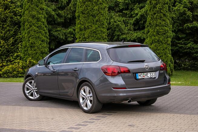 Opel Astra 180KM Szyberdach Bi-Ksenon Nawigacja Podgrzewana Kierownica Parktronik