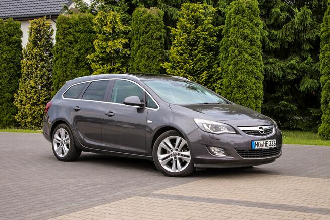 Opel Astra 180KM Szyberdach Bi-Ksenon Nawigacja Podgrzewana Kierownica Parktronik