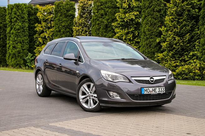 Opel Astra 180KM Szyberdach Bi-Ksenon Nawigacja Podgrzewana Kierownica Parktronik