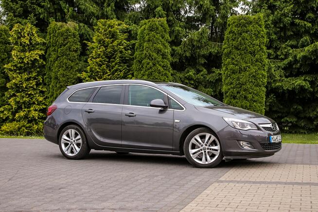 Opel Astra 180KM Szyberdach Bi-Ksenon Nawigacja Podgrzewana Kierownica Parktronik