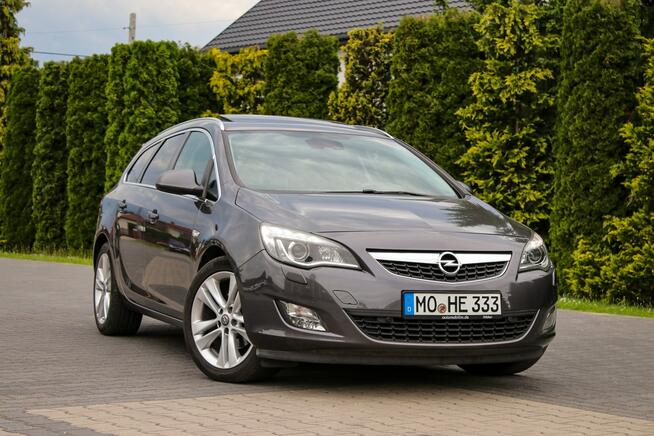 Opel Astra 180KM Szyberdach Bi-Ksenon Nawigacja Podgrzewana Kierownica Parktronik