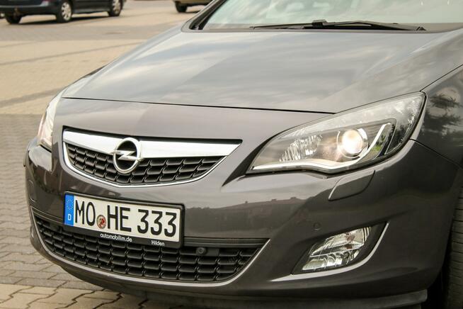 Opel Astra 180KM Szyberdach Bi-Ksenon Nawigacja Podgrzewana Kierownica Parktronik