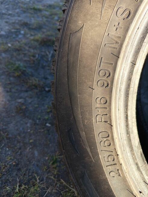 Konkretny bieżnik.Opony Zimowe Vredestein 215/60 R16
