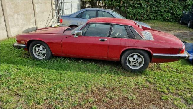 SYNDYK SPRZEDA Samochód osobowy marki Jaguar XJ-S
