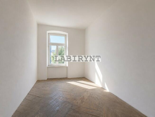 Lokal 100m2, 1. piętro, balkon, druga Aleja N.M.P.