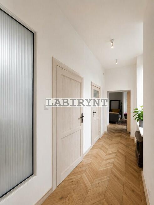 Lokal 100m2, 1. piętro, balkon, druga Aleja N.M.P.