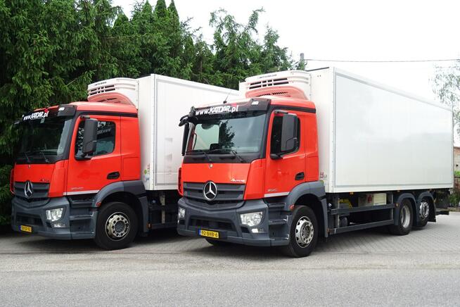 Mercedes Antos 2840 sypal. kontener chłodnia 18pal winda 3osie skrętna