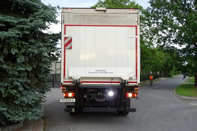 Mercedes Antos 2840 sypal. kontener chłodnia 18pal winda 3osie skrętna
