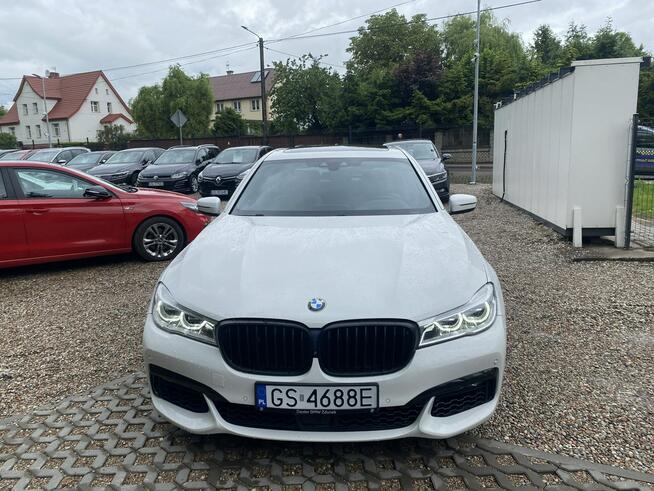 BMW 750 450 KM szklany dach skóry