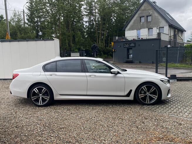 BMW 750 450 KM szklany dach skóry