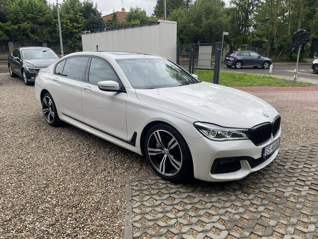 BMW 750 450 KM szklany dach skóry