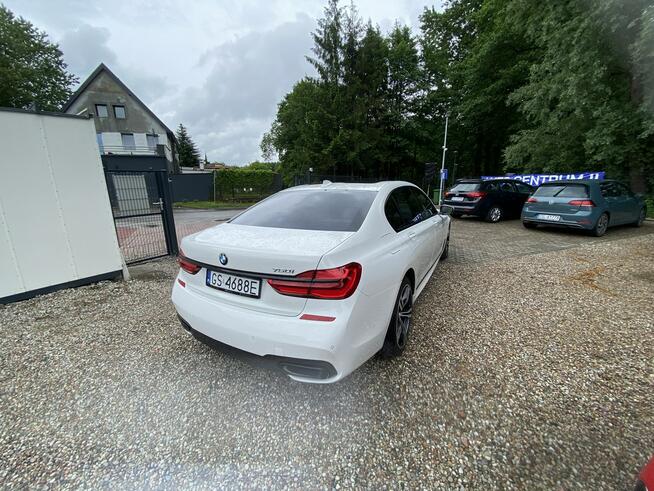 BMW 750 450 KM szklany dach skóry