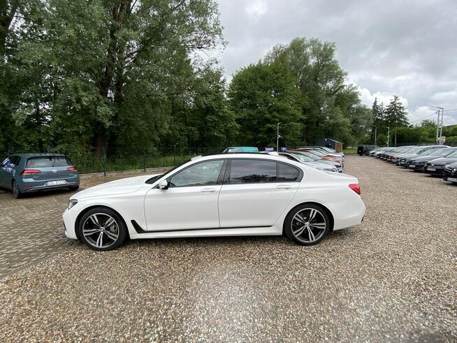 BMW 750 450 KM szklany dach skóry