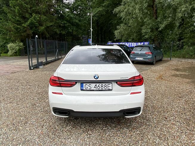BMW 750 450 KM szklany dach skóry