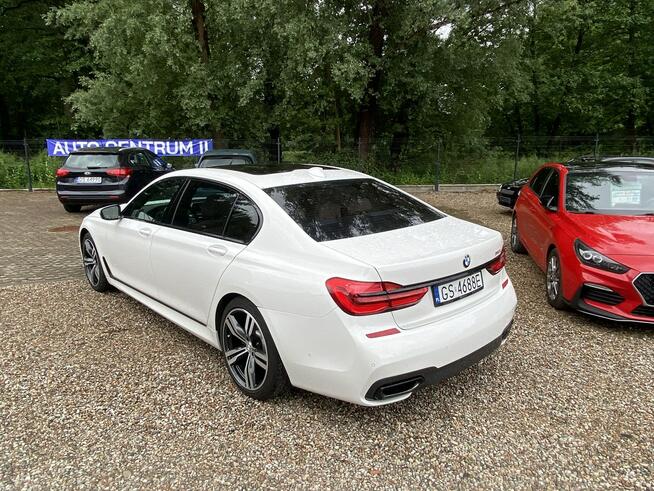 BMW 750 450 KM szklany dach skóry