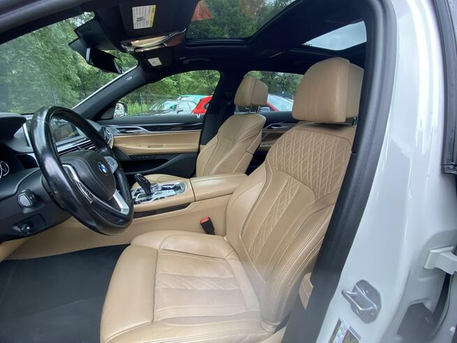 BMW 750 450 KM szklany dach skóry