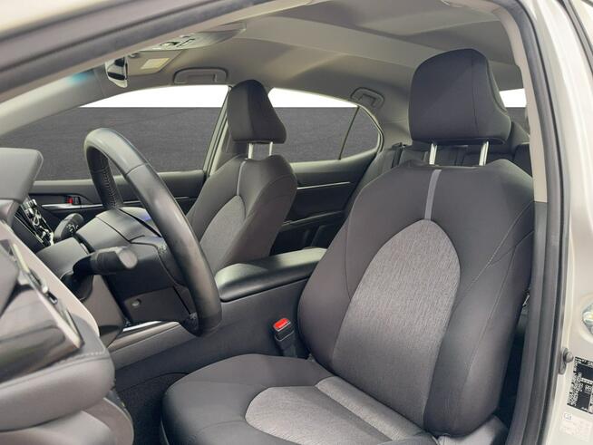 Toyota Camry 2.5 Hybrid Comfort CVT Sedan