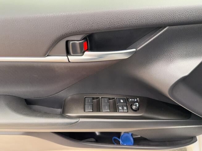 Toyota Camry 2.5 Hybrid Comfort CVT Sedan