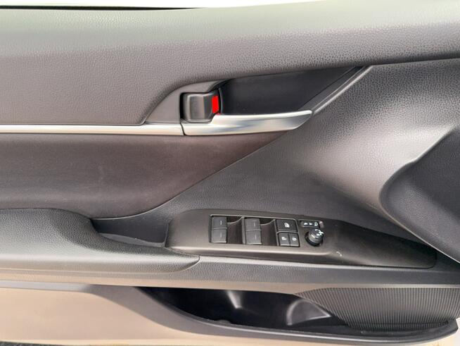 Toyota Camry 2.5 Hybrid Comfort CVT Sedan