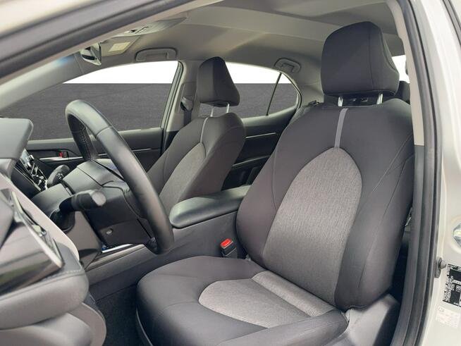 Toyota Camry 2.5 Hybrid Comfort CVT Sedan