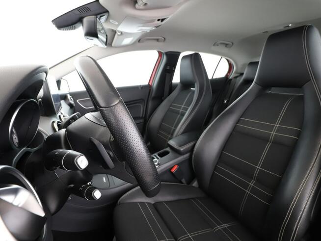 Mercedes GLA 180 automat półskóra navi PDC grzane fotele tempomat