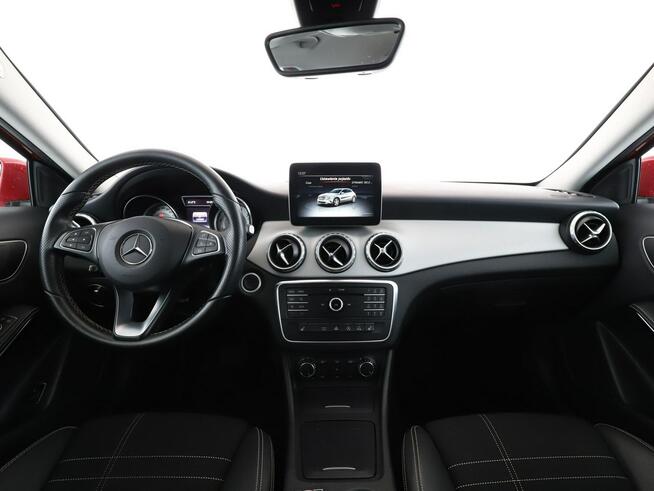 Mercedes GLA 180 automat półskóra navi PDC grzane fotele tempomat