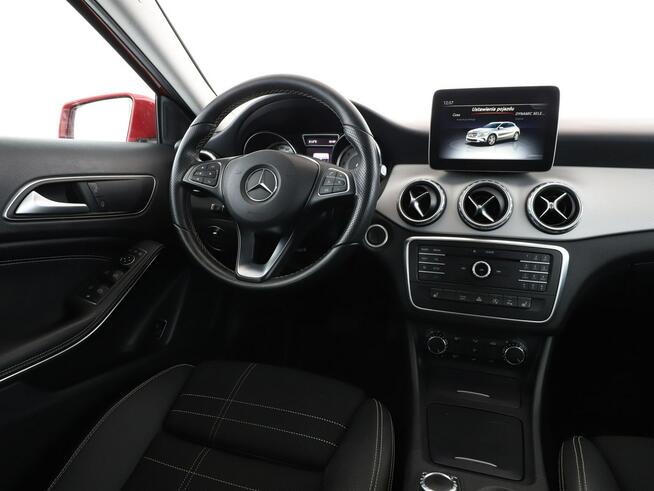 Mercedes GLA 180 automat półskóra navi PDC grzane fotele tempomat