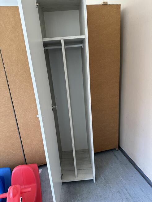 Szafka pracownicza i leżak dziecięcy