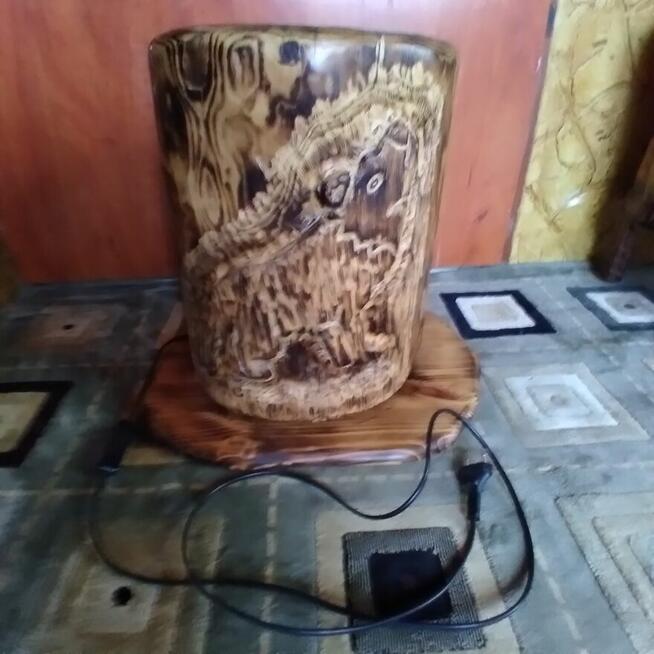 Pieńki ozdobne, lampki.