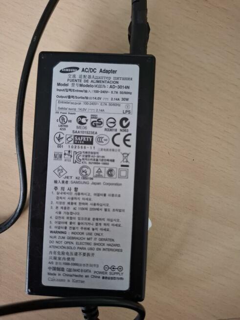 Zasilacz sieciowy marki Samsung