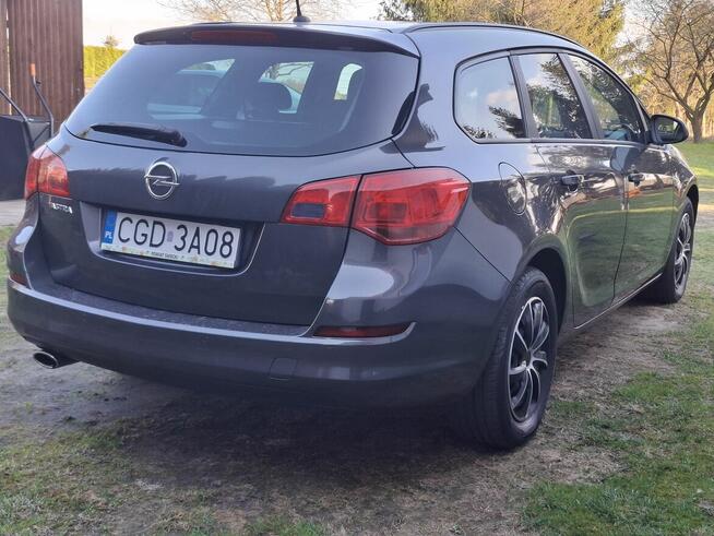Sprzedam Opel Astra J combi 2011