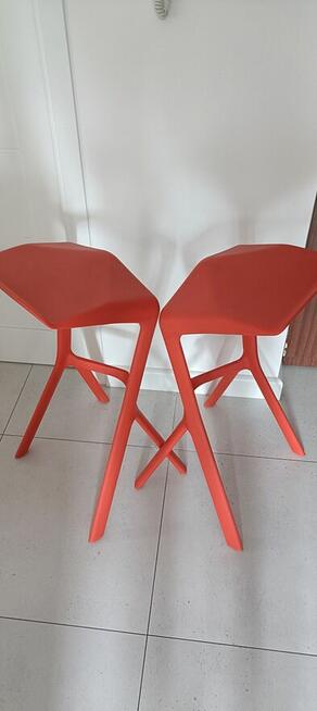 Piękne designerskie czerwone hokery barowe – komplet 2 sztuk