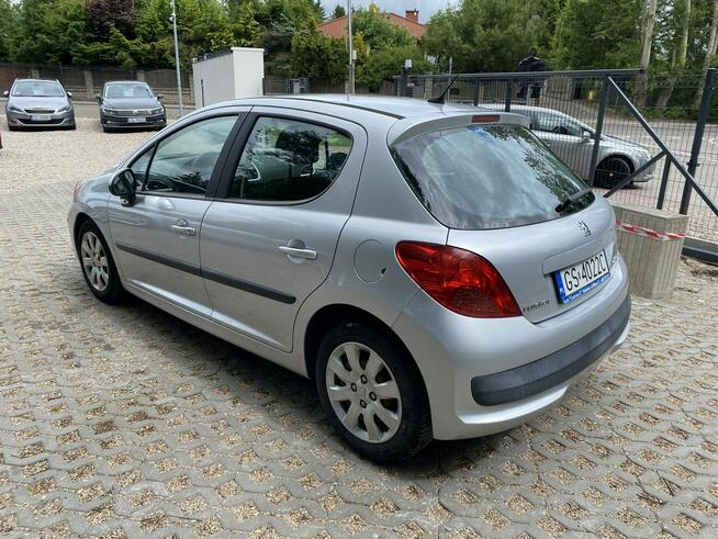Peugeot 207 1.4 benzyna niski przebieg klimatyzacja