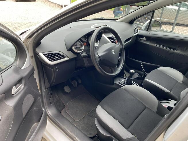Peugeot 207 1.4 benzyna niski przebieg klimatyzacja