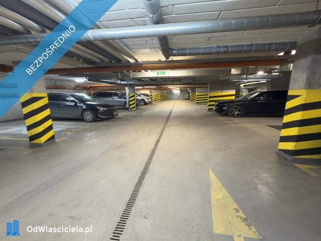 Centrum, 51 m², 8. piętro. Nowe, 2 pokoje, klimatyzacja i parking.