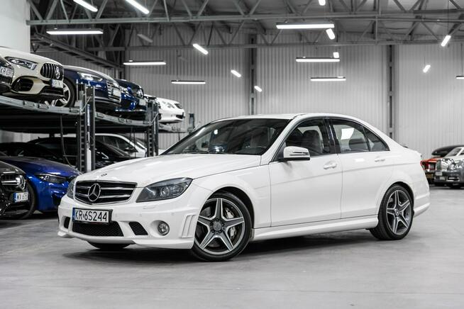 Mercedes C 63 AMG Bezwypadkowy. Stan kolekcjonerski. Wideoprezentacja YouTube.