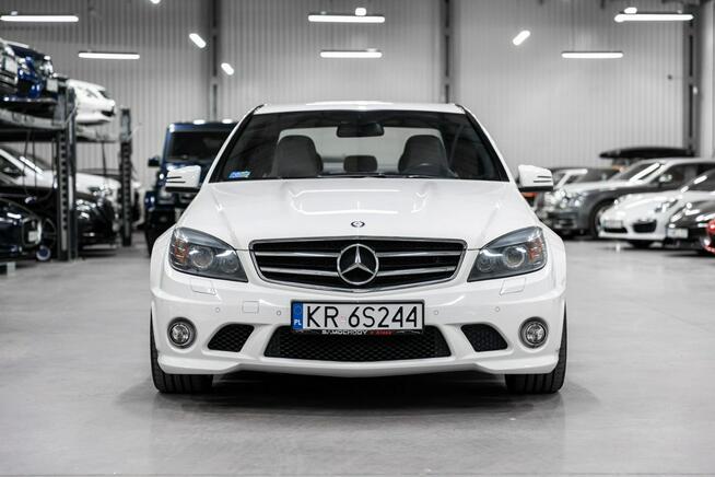Mercedes C 63 AMG Bezwypadkowy. Stan kolekcjonerski. Wideoprezentacja YouTube.