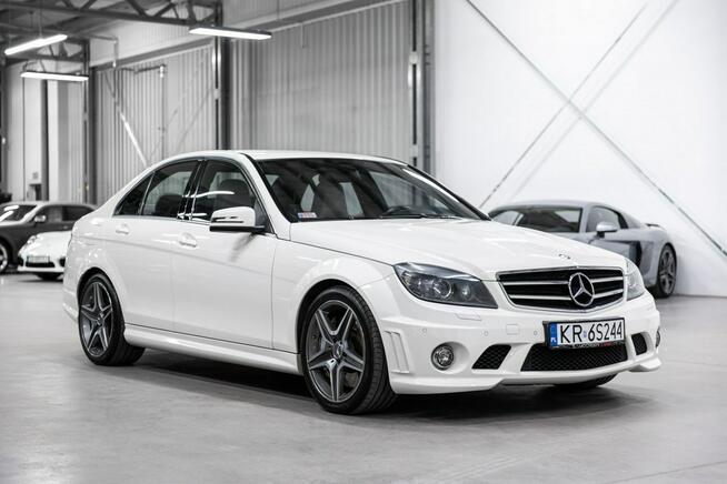 Mercedes C 63 AMG Bezwypadkowy. Stan kolekcjonerski. Wideoprezentacja YouTube.