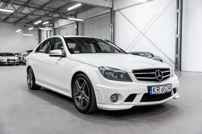 Mercedes C 63 AMG Bezwypadkowy. Stan kolekcjonerski. Wideoprezentacja YouTube.